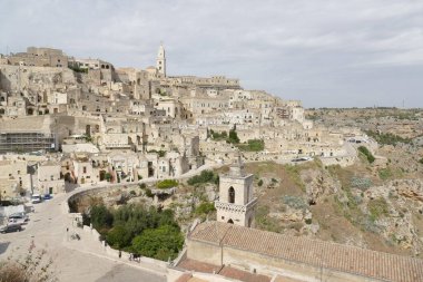 Santa Maria di Idris 'ten Matera Panoraması Sasso Barisano, Civita' ya ve Gravina Nehri tarafından oyulmuş kanyona bakıyor.