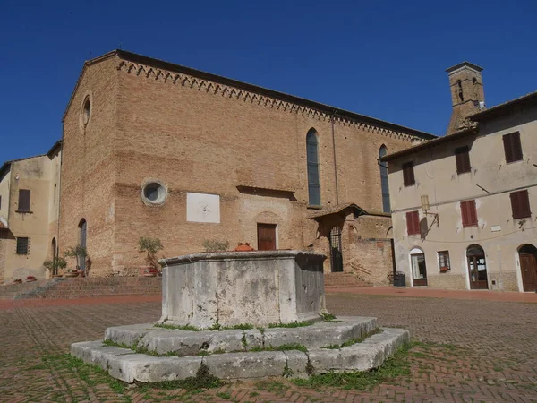 Πλατεία Sant Agostino Στο San Gimignano Σπίτια Εκκλησία Sant Agostino — Φωτογραφία Αρχείου