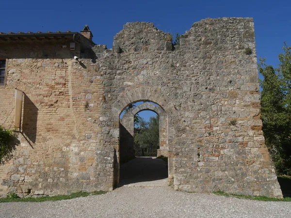 Inngang Til Slottet San Gimignano Med Fjellbue Langs Murene Tårn – stockfoto