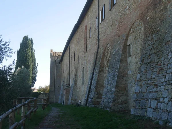 Pad Langs Muren Met Torens Bolwerken Die Het Historische Centrum — Stockfoto