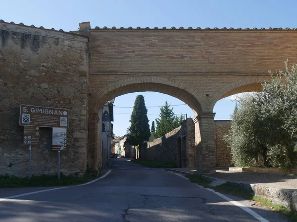 Ősi Bejárat Falakon Keresztül Melyek Körülveszik San Gimignano Történelmi Központját — Stock Fotó