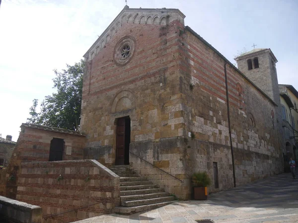 Εκκλησία Της Αγίας Μαρίας Του Colle Val Elsa Την Πρόσοψη — Φωτογραφία Αρχείου
