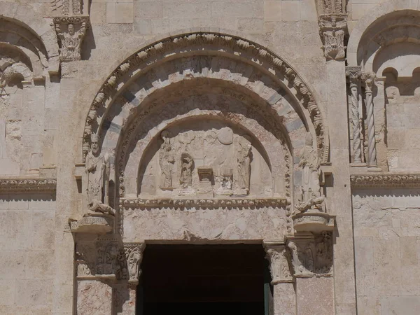 Primer Plano Las Decoraciones Sobre Entance Catedral Santa María Termoli — Foto de Stock