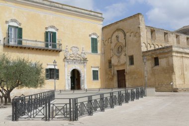 Vittorio Veneto Meydanı, Matera Valilik Sarayı 'yla Palombaro Lungo' nun önünde.. 