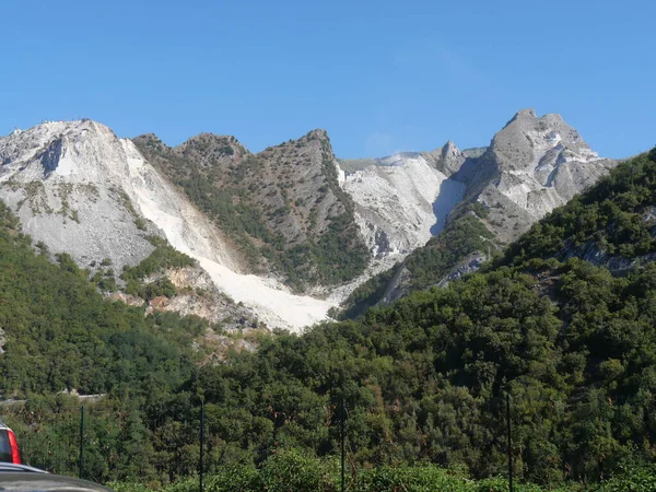 Panorama Sobre Cuenca Cantera Mármol Miseglia Entre Verde Las Montañas —  Fotos de Stock
