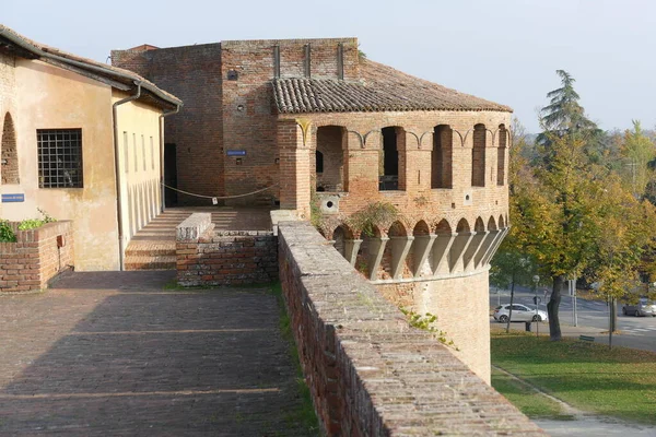 Sforza Castle Imola Ronde Toren Langs Verhoogde Patrouille Loopbruggen — Stockfoto