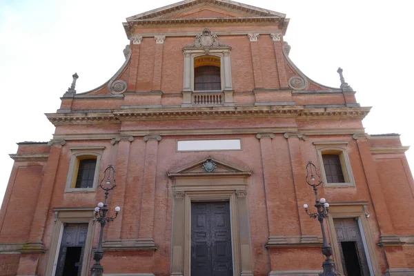 Katedrála San Cassiano Imole Fasáda Červených Cihel Zvonice — Stock fotografie