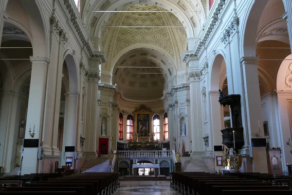 Cattedrale San Cassiano Imola Interno Con Navate Bianche Decorate Presbiterio — Foto Stock