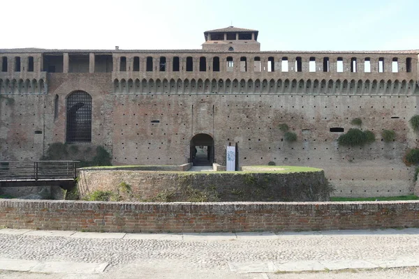 Schloss Sforza Imola Das Hauptgebäude Mit Schluchten Umgeben Von Runden — Stockfoto