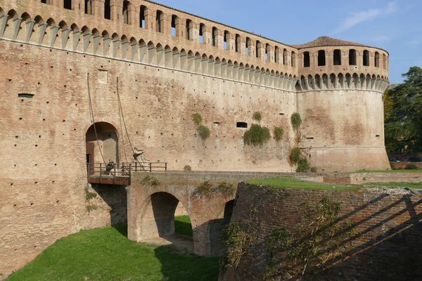 Castillo Sforza Imola Puente Levadizo Madera Con Cadenas Sobre Foso — Foto de Stock
