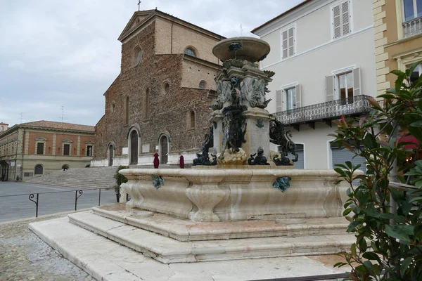 Fontaine Monumentale Faenza Dessinée Par Paganelli Avec Des Statues Bronze — Photo
