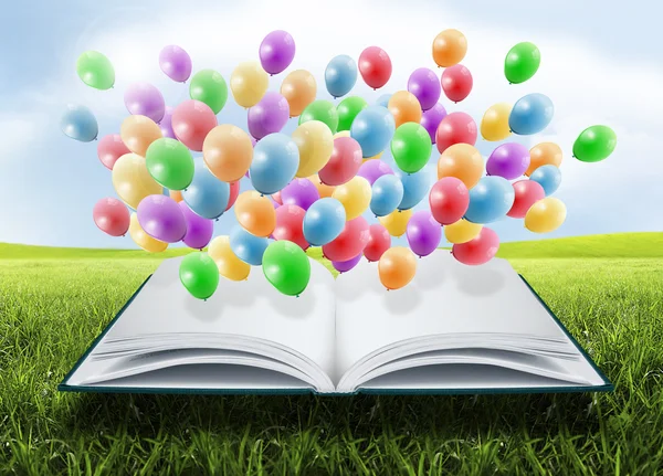 Balonlar ile açık kitap