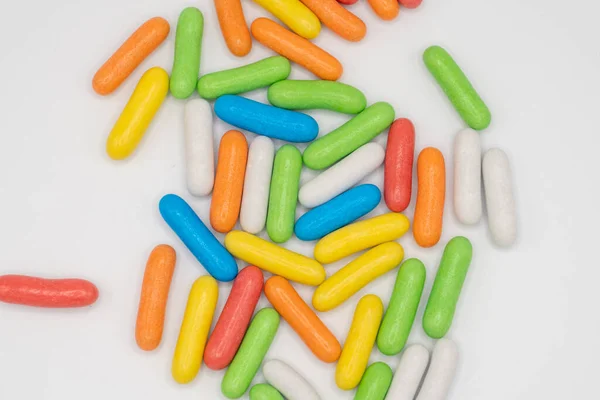 Poignée Bonbons Sucrés Colorés Sur Fond Clair — Photo