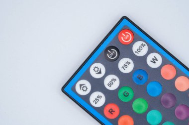 RGB öncülüğünde lamba ya da ayrı renk denetimi olan Strip Light uzaktan kumandası