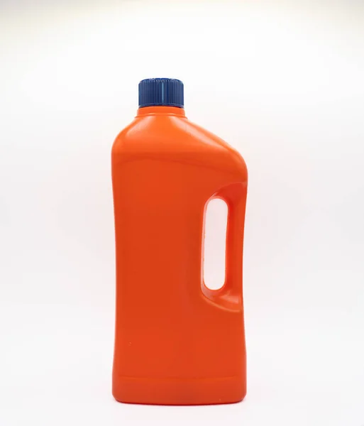 Orange Plastflaska Med Blå Lock För Hushållskemikalier — Stockfoto