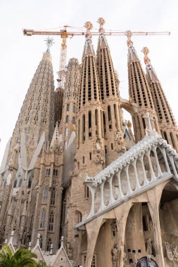Barselona, İspanya - 12.29.2021: Antoni Gaudi tarafından tasarlanan Sagrada Familia katedrali halen yapım aşamasında