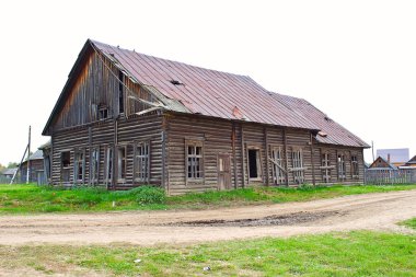 Terk Edilmiş Eski Ev