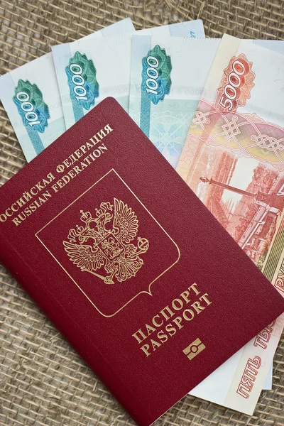 Paspor Rusia dengan uang — Stok Foto