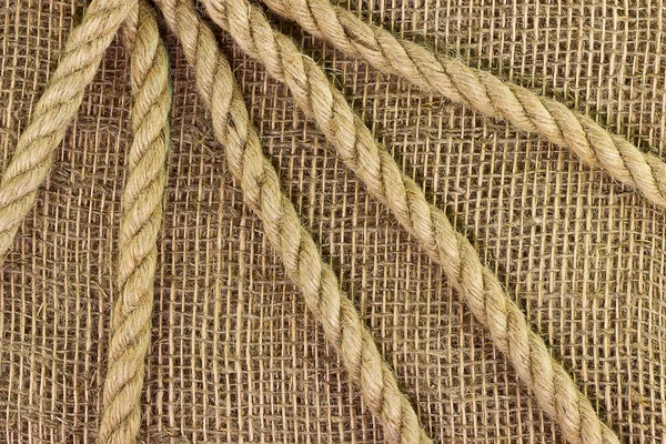 Верёвка в виде лучей на мешке — стоковое фото