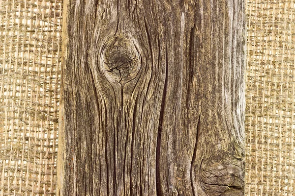 黄麻布の背景に木の板 — ストック写真