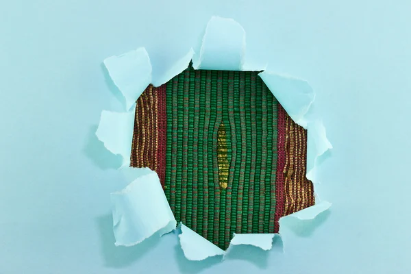 Бумажная рамка с рваными краями — стоковое фото