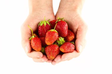 çilek kadının ellerinde