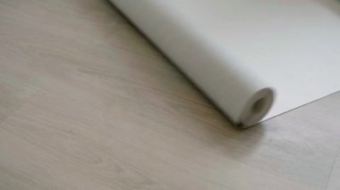4 bin. Duvar kağıdı ve rulo. Dairenin tamiri için hazırlık..
