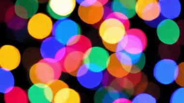 4 bin. Noel havası, odağını kaybetmiş çok renkli ışıklar. Noel Çelengi