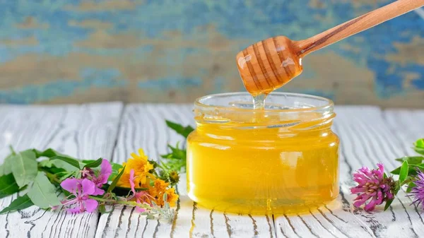 Glazen Pot Met Verse Honing Rustieke Achtergrond Bloemen Tafel Honing — Stockfoto