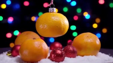 4 bin. Turuncu mandalina meyvesinden yapılmış dönen Noel oyuncağı.