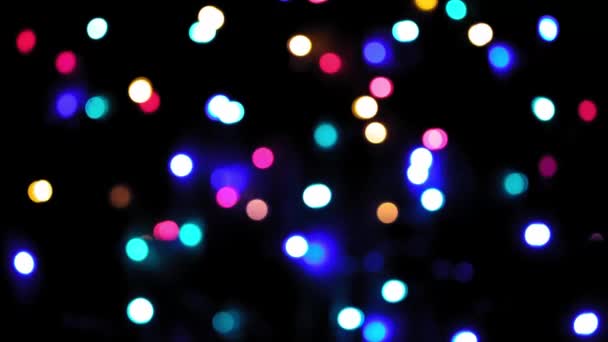 4kだ。クリスマス気分、ラウンド多色のライトを集中した。クリスマス・ガーランド — ストック動画