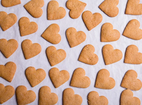 Beyaz arka plan üzerinde izole gingerbread Kalpler