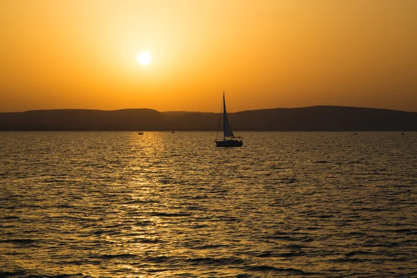 çok güzel bir günbatımı, yaz, Macaristan ile balaton Gölü