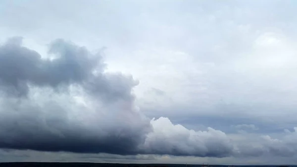 Темно Сині Сірі Хмари Над Горизонтом — стокове фото