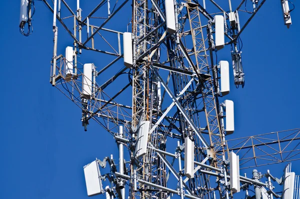 Torre de comunicações — Fotografia de Stock