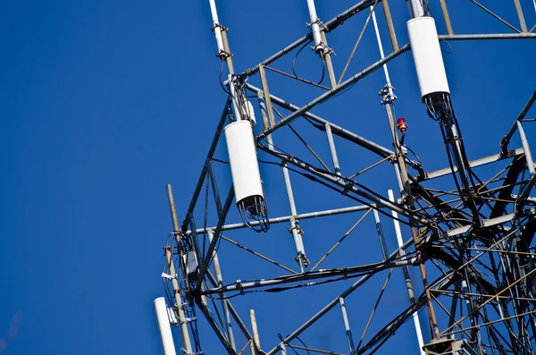 Torre de comunicações — Fotografia de Stock