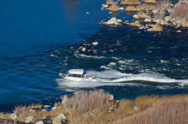 kanyonda yelken zevk teknesi