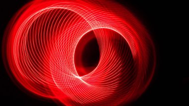 Özet: Siyah Arkaplanda İlginç Renk Girdapları