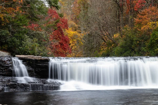 Verfrissende Waterval Verborgen Diep Het Herfstbos — Stockfoto