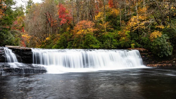 Verfrissende Waterval Verborgen Diep Het Herfstbos — Stockfoto