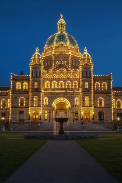 Evening view of Government house in Victoria BC — Stock Photo, Image