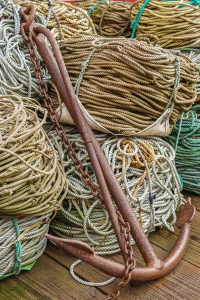 Anchor with ropes on wooden floor — Stock Photo, Image