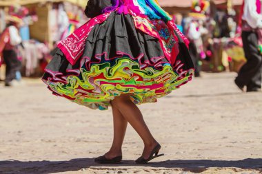 taguile Island, peru, Bolivya bir festival sırasında renkli etek