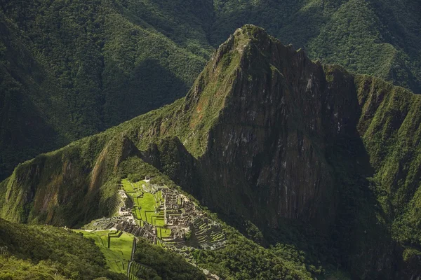 Viev of Machu Picchu, Peru during climbing mountain Machu Picchu — Stock Photo, Image