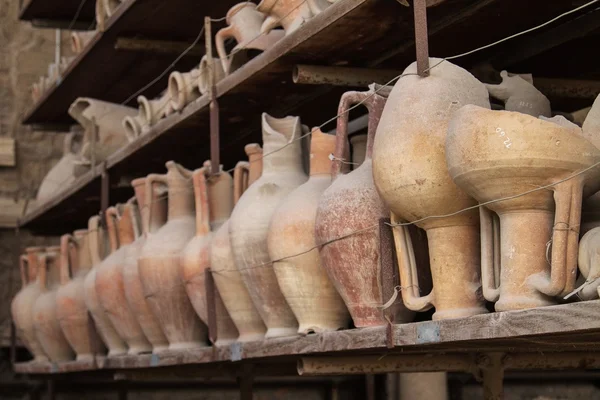 Cerâmica emitida a partir de escavações de Pompeia, Itália — Fotografia de Stock