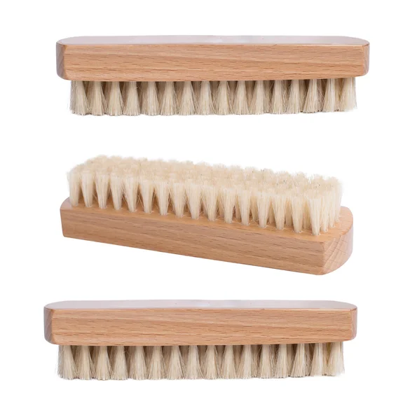 Brosse en bois pour chaussures isolées sur le fond blanc — Photo