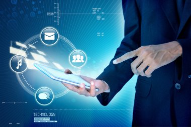 El ele tutuşan akıllı telefon