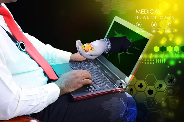 Doctor with laptop — Stock Photo, Image