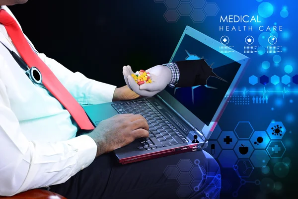 Doctor with laptop — Stock Photo, Image