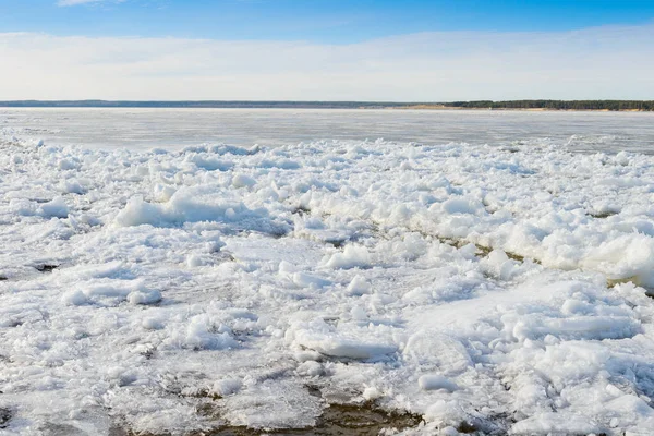 Des Morceaux Glace Flottent Sur Rivière Pendant Dérive Des Glaces — Photo